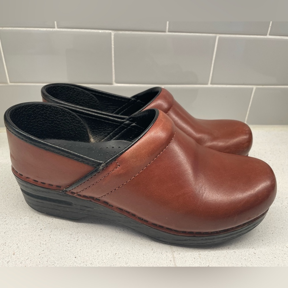 Womens Dansko light brown leather clogs size 39
